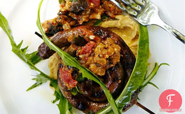 Merguez com purê de grão de bico e geléia de berinjela
