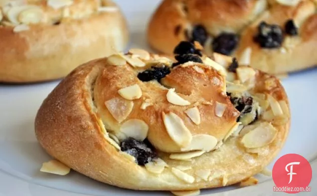 Pãezinhos De Amêndoa Cereja