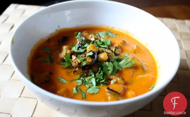 Jantar esta noite: tomate assado e sopa de berinjela