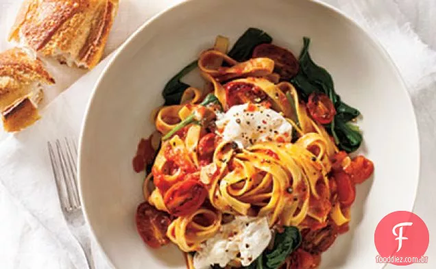 Fettuccine com tomates grelhados, espinafre e Burrata