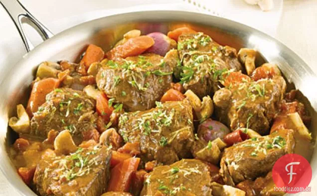 Carne assada com chalotas e cogumelos
