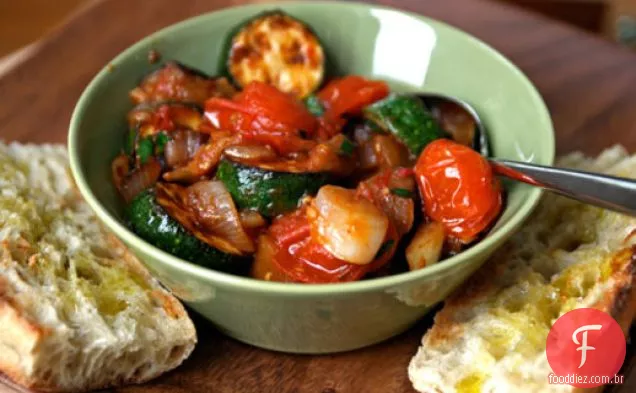 Jantar esta noite: Ratatouille com pão grelhado