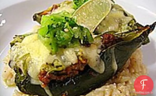 Meat Lite: Poblanos recheados com molho Tomatillo