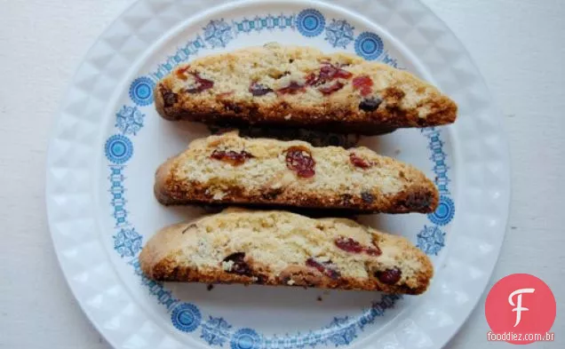 Biscotti de fubá com Cranberries e pedaços de Chocolate branco