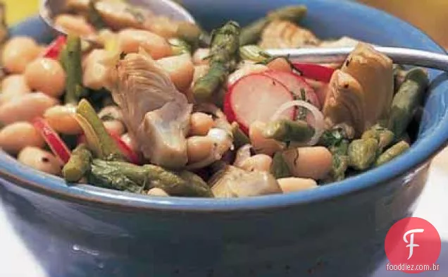 Salada de feijão branco com aspargos e alcachofras