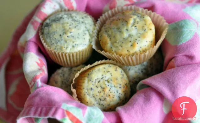 Muffins Do Iogurte Da Semente Da Papoula Do Limão