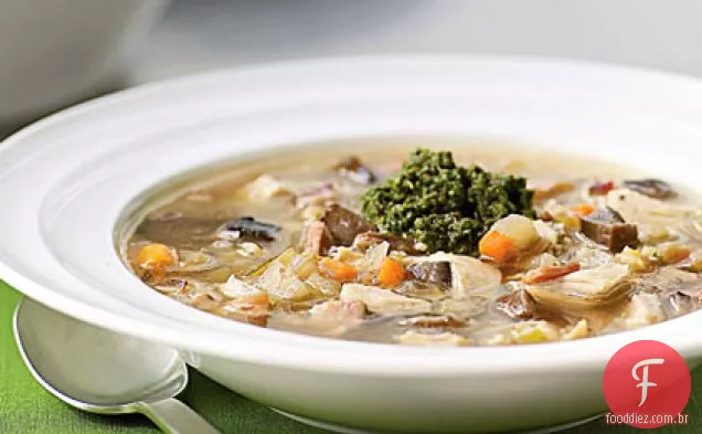 Sopa de cevada com pesto de noz