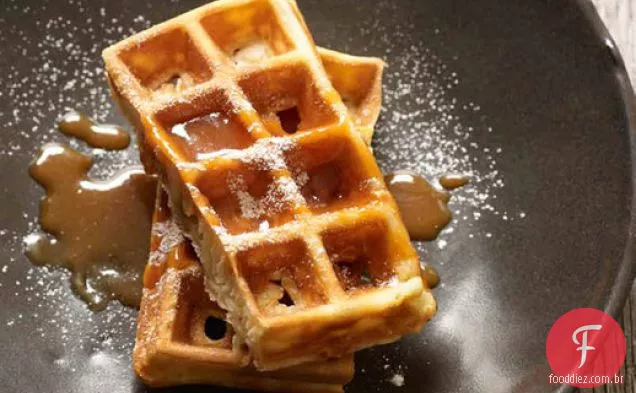 Waffles crocantes com Caramelo Salgado Coulis