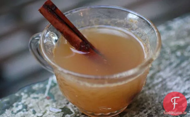 Cidra Quente Da Maçã Do Gengibre Com Applejack