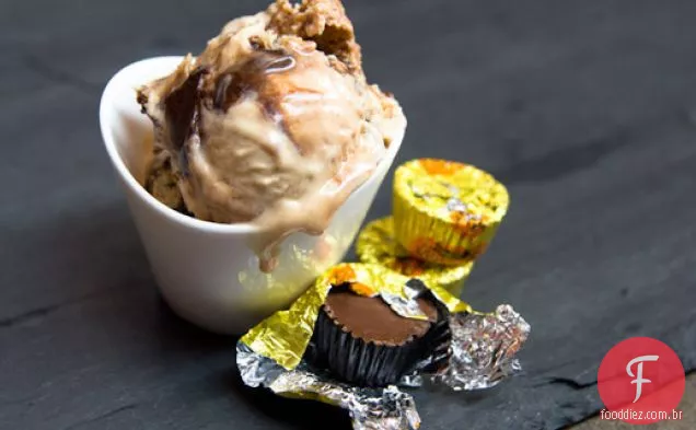 Sorvete De Chocolate Com Manteiga De Amendoim
