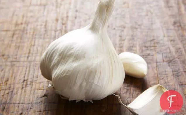 Talos de acelga salteados com azeite, alho e salsa