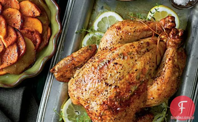 Frango assado com batata doce e maçãs