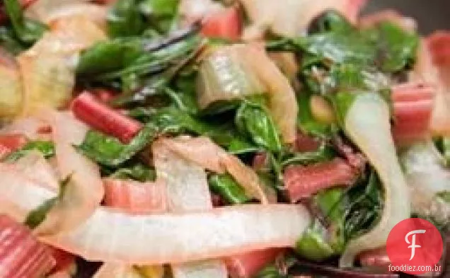 Acelga vermelha e cebolas caramelizadas