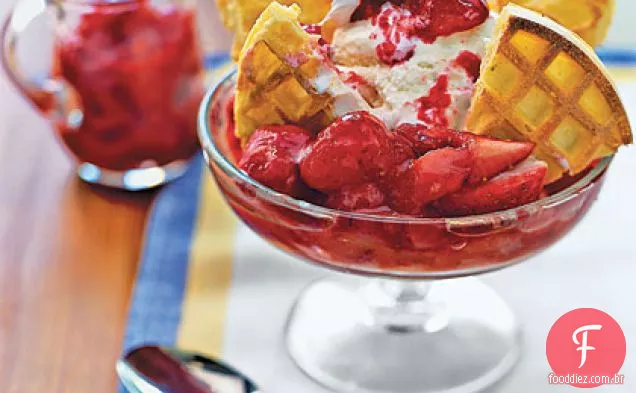 Morango Waffle Sundaes