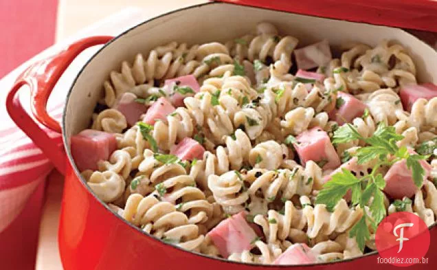Macarrão com presunto e queijo Herbed