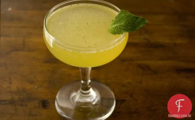 Coquetel de cardamomo e hortelã