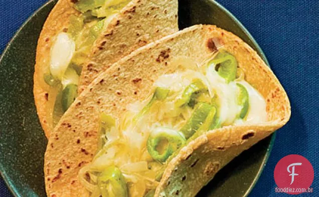 Tacos macios com Chiles fatiados e queijo (Rajas Con Queso)
