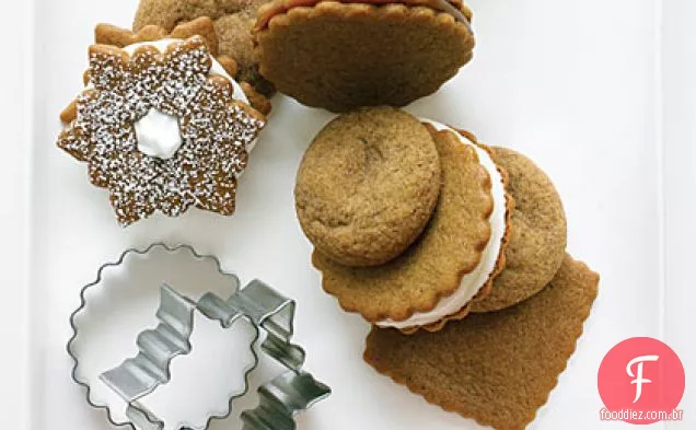 Biscoitos de floco de neve Gingersnap cheios de merengue de limão