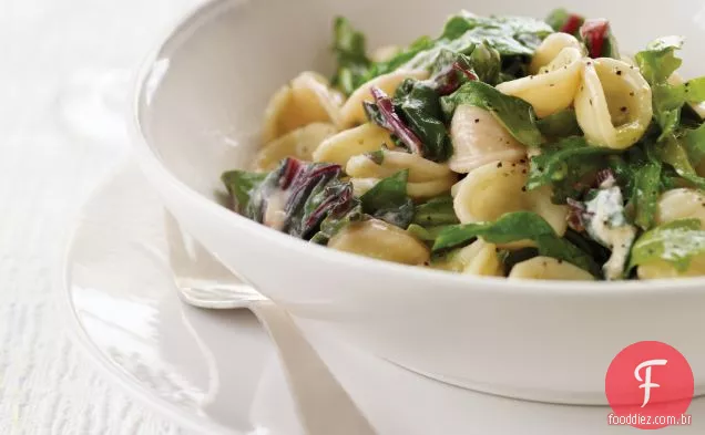 Orecchiette com verduras salteadas e molho de Cebolinha