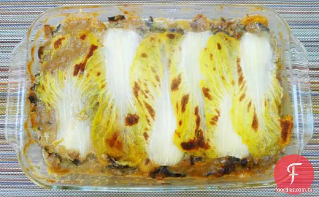 Lasanha ocasional de repolho vegetariano e cogumelo