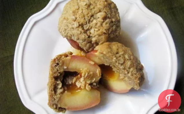 Brunch de domingo: maçãs assadas cheias de Rum com Crumble de aveia