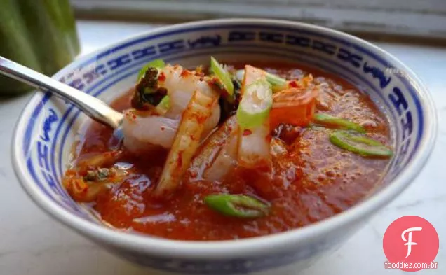 Cozinhe o livro: Gaspacho Kimchi com camarão
