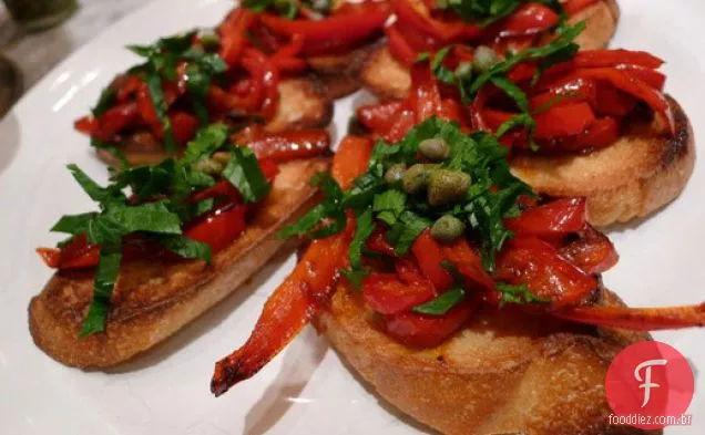 Pimenta assada e Folha De Aipo Crostini