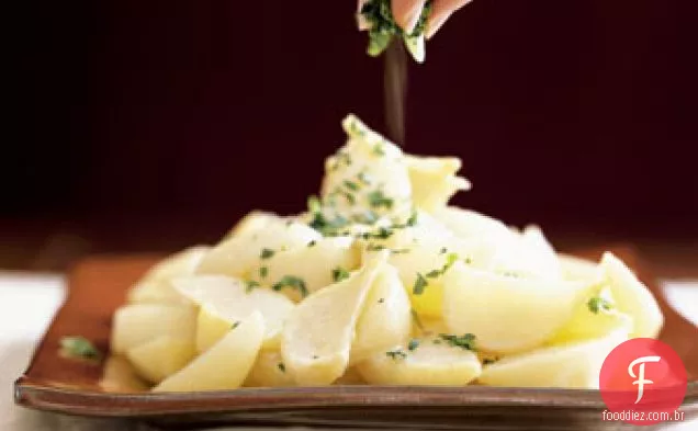 Nabos vidrados com cebolinha e salsa