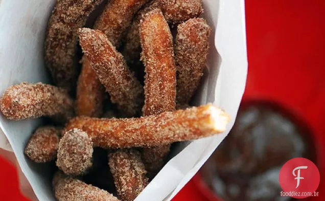 Churros com Chocolate-Dulce De Leche Dip