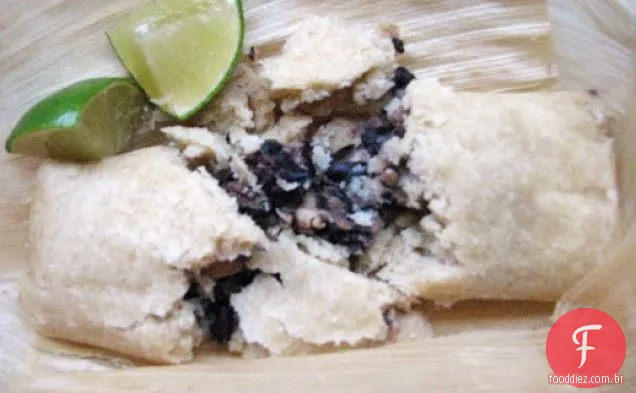 Brunch de domingo: frango e Feijão Preto Tamales