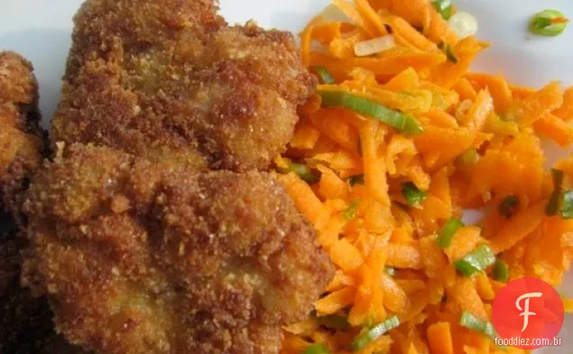 Ceia de domingo: pães doces fritos com salada de cenoura