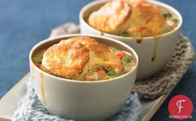 Potpies de frango com cobertura de biscoito