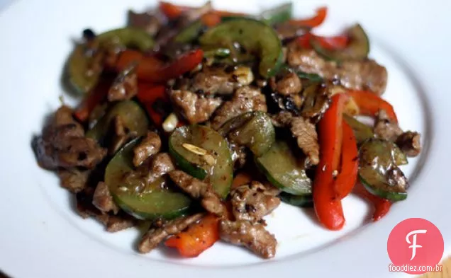 Jantar esta noite: Helen Chen's Pork and Cucumber Stir Fry