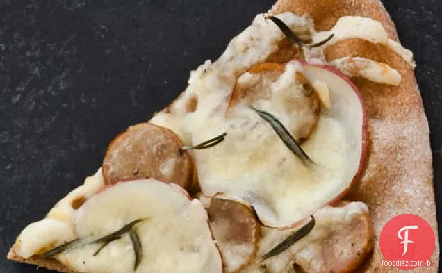 Salsicha de frango e pizza de batata (torta de comida de conforto)