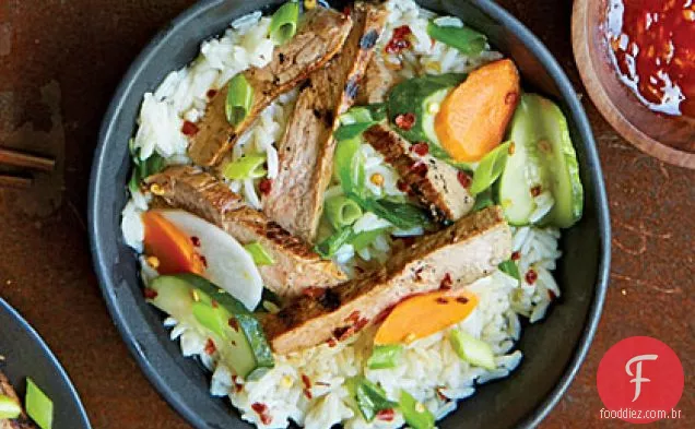Carne de porco marinada de coco com arroz (Bai Sach Chrouk)
