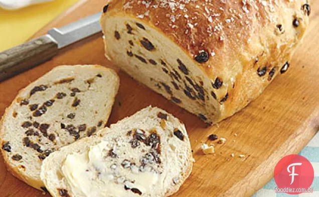 Pão de refrigerante irlandês com groselhas e sementes de cominho