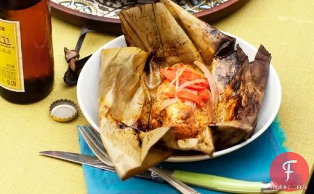 Cozinhe o livro: Achiote-Frango Marinado envolto em folhas de bananeira