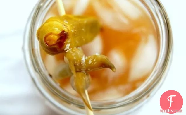 Água de tomate e vodka de pimenta (não tão sangrenta Mary)