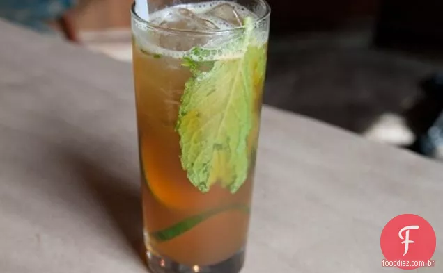 O copo do porco manchado Pimm