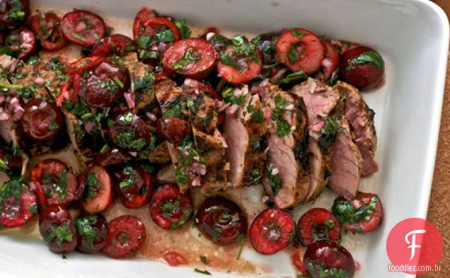 Jantar esta noite: lombo de porco com cereja fresca e salsa Chilena