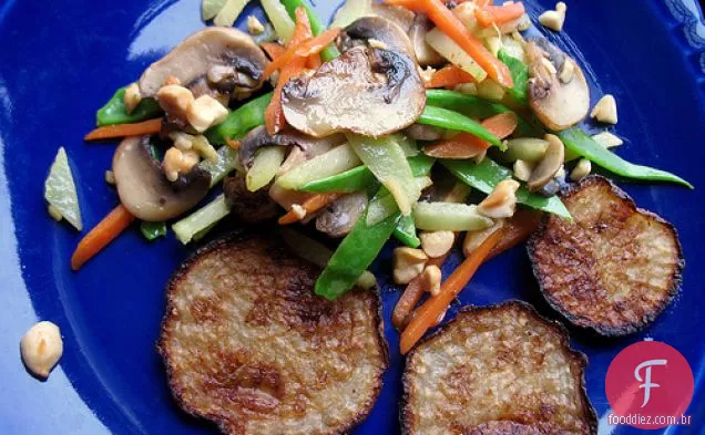 Nabos grelhados e sobras de vegetais fritos