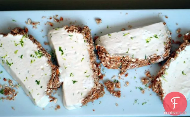 Semifreddo de limão com crosta de Pretzel