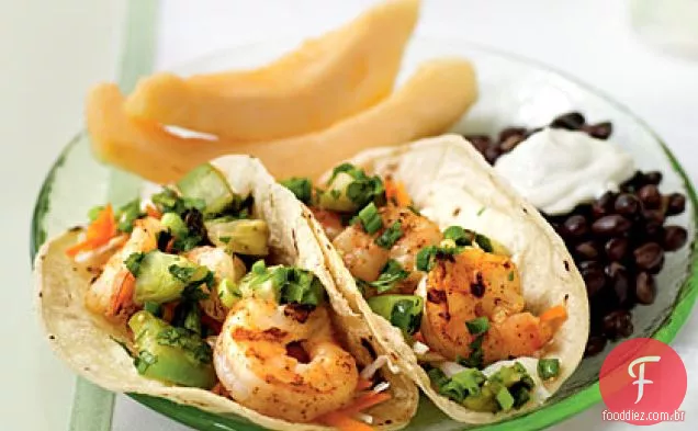Tacos de camarão picante com molho Tomatillo grelhado