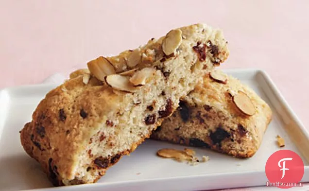 Chocolate-Cereja-Amêndoa Scones