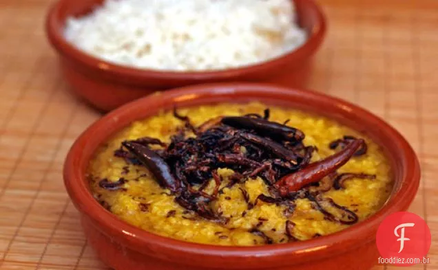 Jantar esta noite: Moong Dal e lentilhas vermelhas com cebola dourada