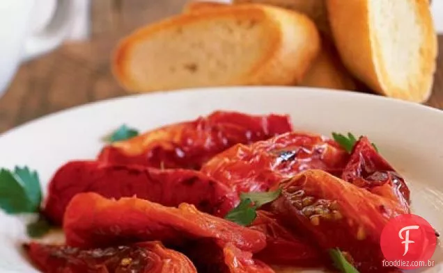 Queijo de cabra, alho assado e Croutes de tomate