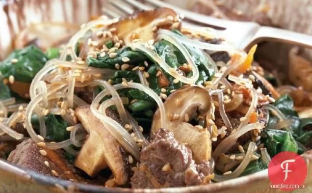 Cozinhe o livro: Japchae, macarrão coreano de Batata Doce