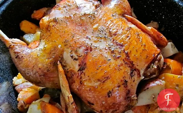 Frango Assado Com Vegetais De Raiz