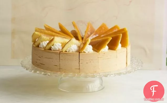 Bolo Da Camada Do Creme Do Caramelo
