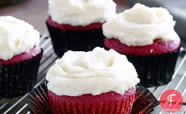 Cupcakes de veludo vermelho com creme de manteiga Laranja